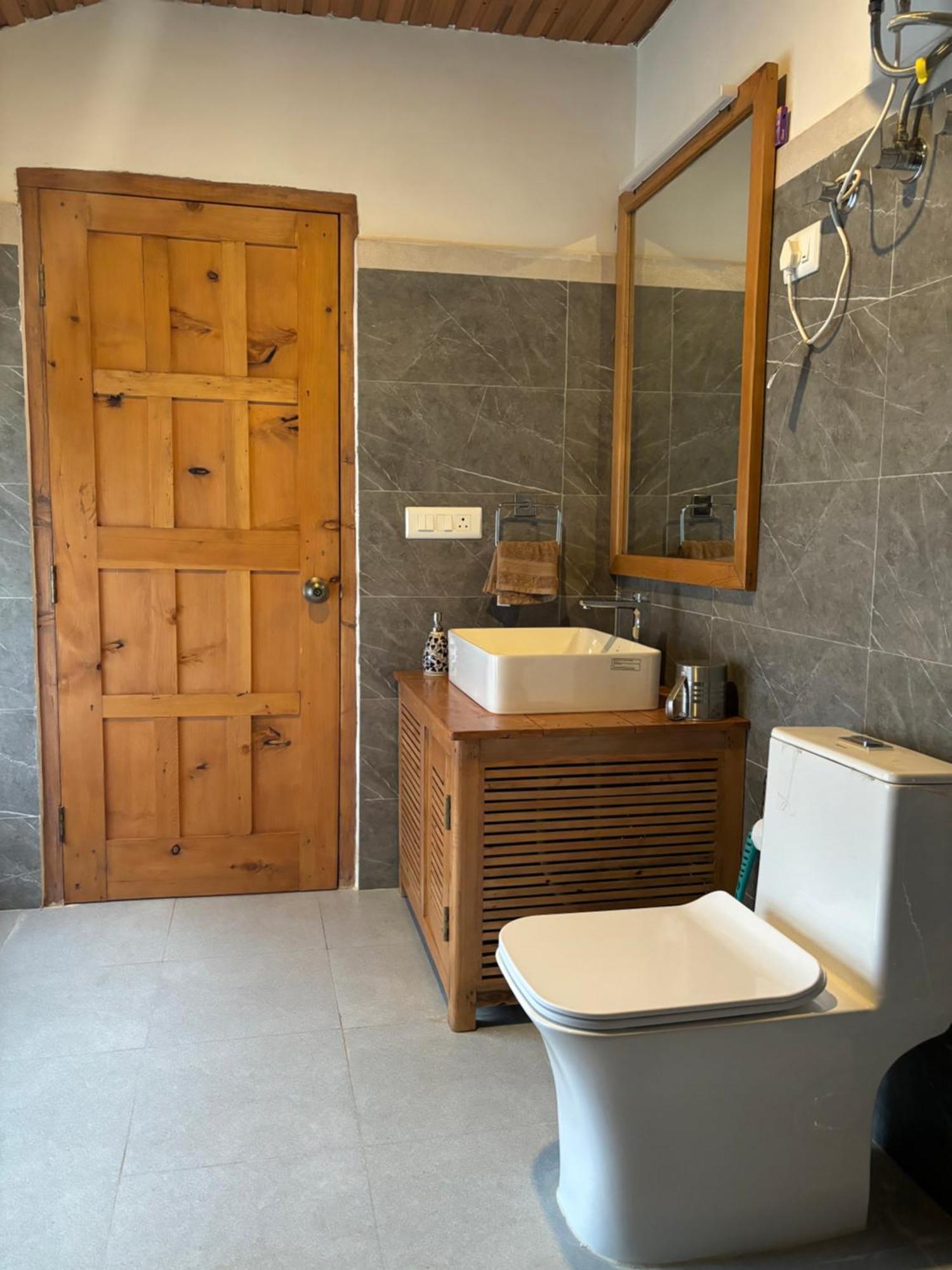 Toshim Homestay Sangla Экстерьер фото