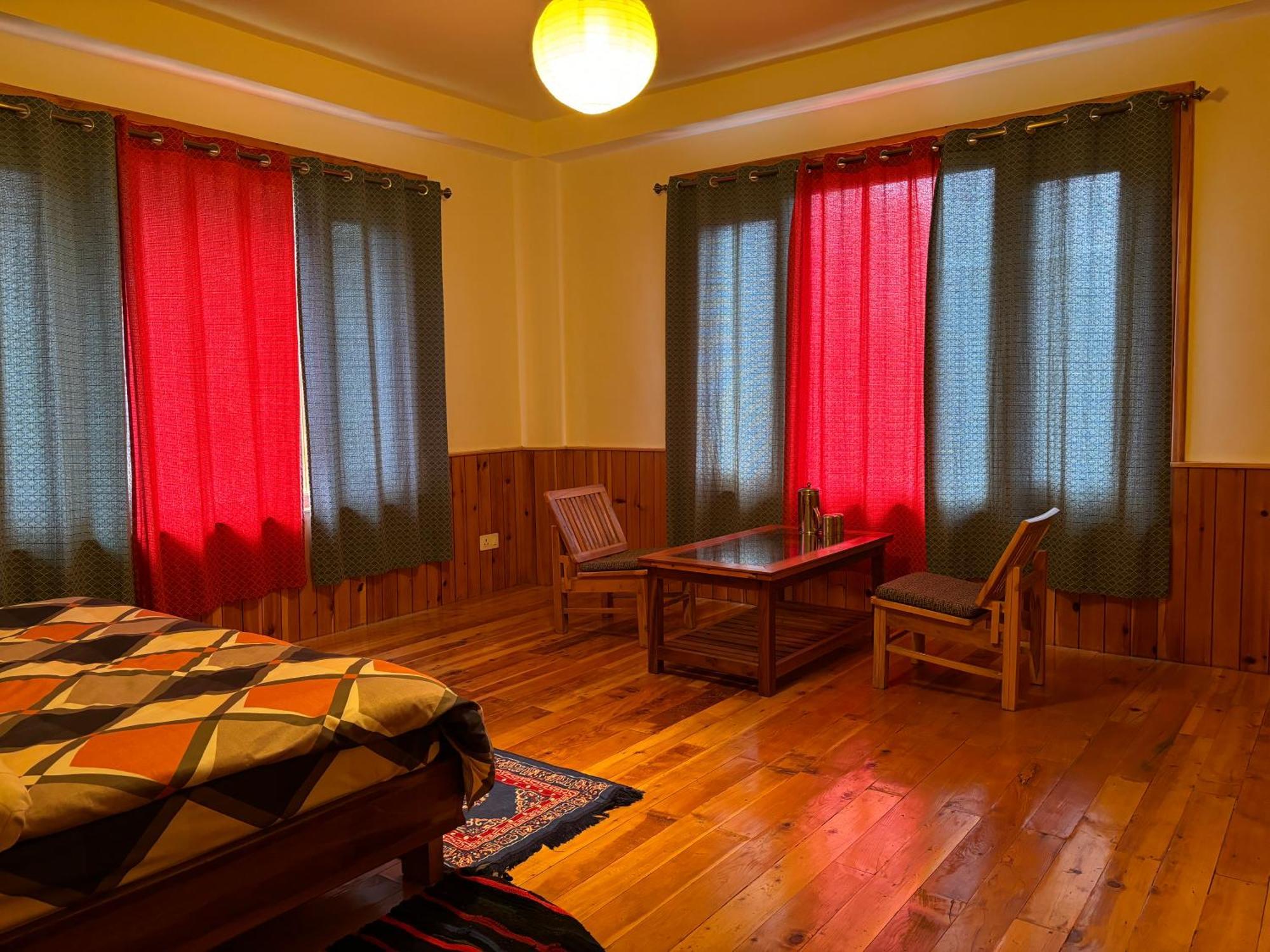 Toshim Homestay Sangla Экстерьер фото