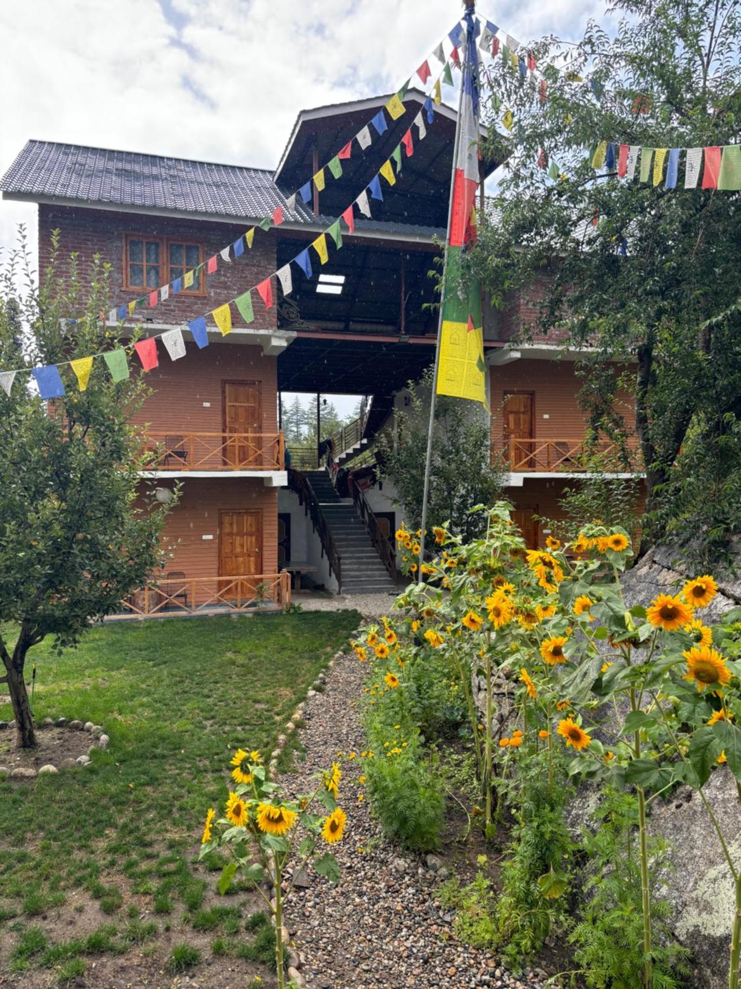 Toshim Homestay Sangla Экстерьер фото