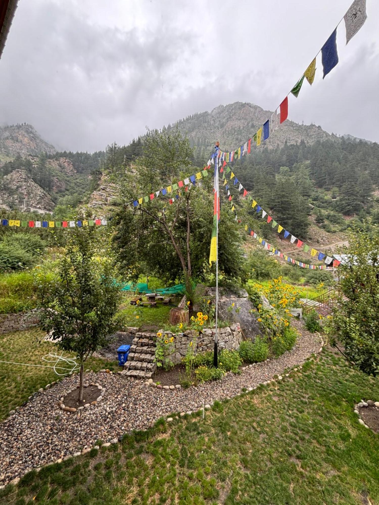 Toshim Homestay Sangla Экстерьер фото